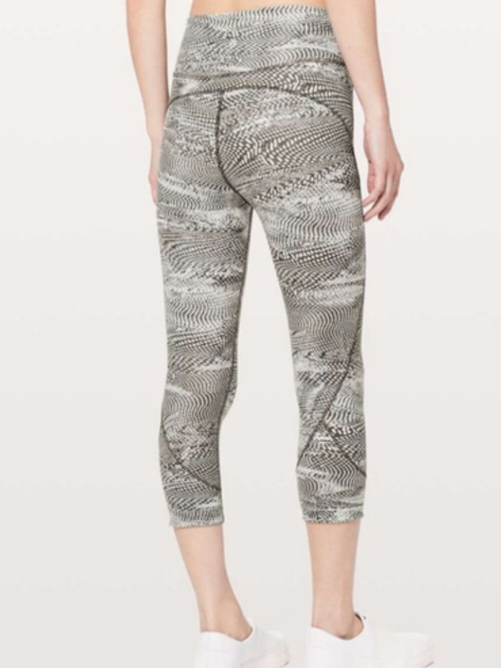 Lululemon In Movement Everlux Cropped Leggings